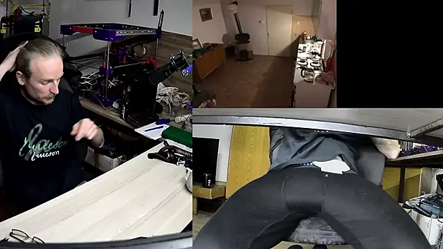 Snapshot of Happy_Michal chatting on 10-17-25, 04:42 Happy Michal online show from 10-17-25, 04:42