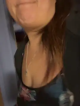 Snapshot of asianmama888 chatting on 09-21-25, 04:03 asianmama888 online show from 09-21-25, 04:03