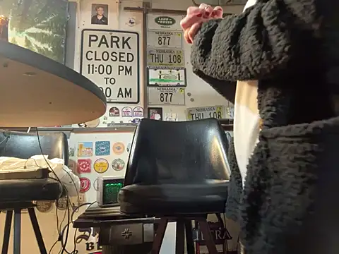 Snapshot of LilBit1975 chatting on 10-21-25, 06:58 LilBit1975 online show from 10-21-25, 06:58