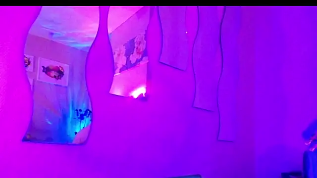 Snapshot of Lia_Roxx chatting on 02-10-25, 03:32 Lia Roxx online show from 02-10-25, 03:32