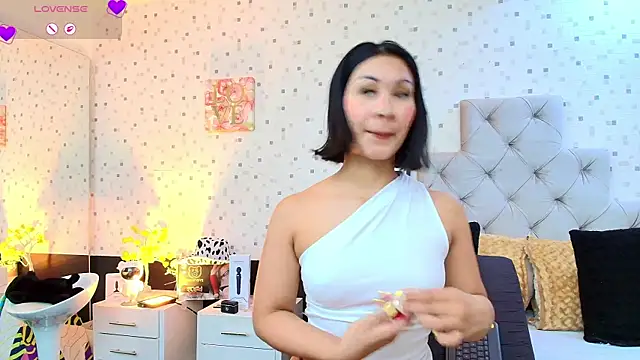 JulietaReyess online show from 04-25-26, 11:46