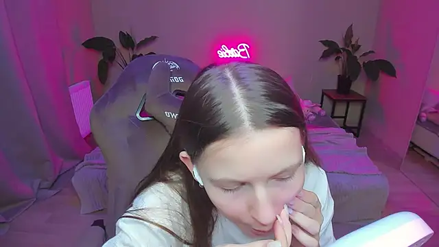 HelloRoxy online show from 12-19-24, 09:17