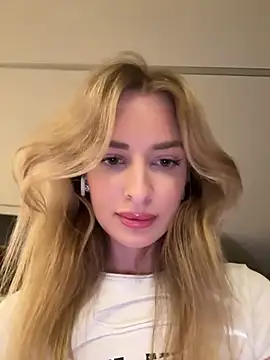 Snapshot of EvieEvans chatting on 02-02-25, 08:51 EvieEvans online show from 02-02-25, 08:51