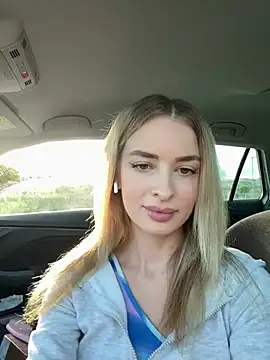 Snapshot of EvieEvans chatting on 03-09-25, 05:06 EvieEvans online show from 03-09-25, 05:06