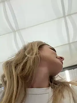 Snapshot of EvieEvans chatting on 03-11-25, 05:02 EvieEvans online show from 03-11-25, 05:02