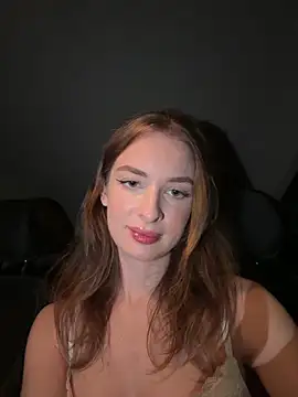 Snapshot of EvieEvans chatting on 12-14-25, 04:56 EvieEvans online show from 12-14-25, 04:56