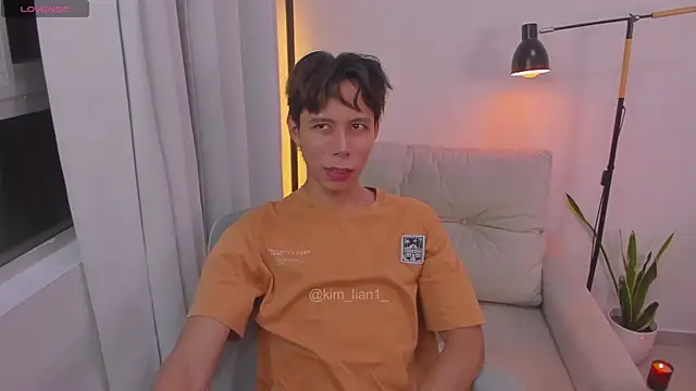 Snapshot of kim_lian21 chatting on 09-15-25, 03:39 kim lian21 online show from 09-15-25, 03:39