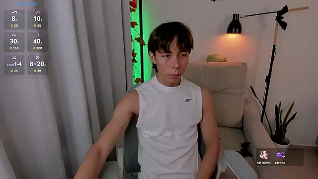 Snapshot of kim_lian21 chatting on 10-17-25, 12:52 kim lian21 online show from 10-17-25, 12:52