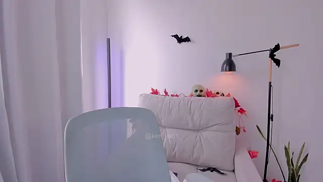 Snapshot of kim_lian21 chatting on 10-25-25, 02:13 kim lian21 online show from 10-25-25, 02:13