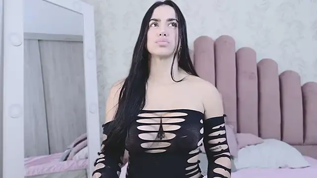 Snapshot of Bella_Fior chatting on 11-26-25, 08:32 Bella Fior online show from 11-26-25, 08:32