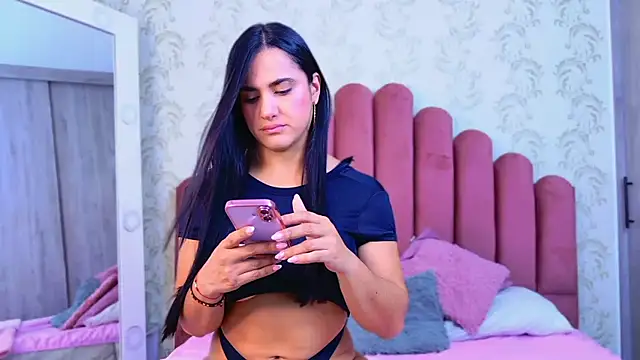 Snapshot of Bella_Fior chatting on 11-28-25, 12:02 Bella Fior online show from 11-28-25, 12:02