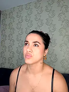 Snapshot of Bella_Fior chatting on 06-12-26, 12:31 Bella Fior online show from 06-12-26, 12:31