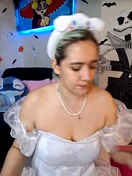 Snapshot of NaomiShimizu chatting on 10-30-25, 09:04 NaomiShimizu online show from 10-30-25, 09:04