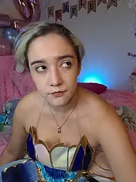 Snapshot of NaomiShimizu chatting on 11-07-25, 09:15 NaomiShimizu online show from 11-07-25, 09:15