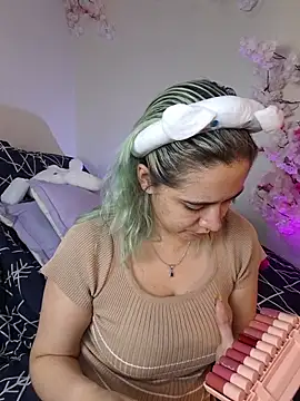 Snapshot of NaomiShimizu chatting on 11-10-25, 09:03 NaomiShimizu online show from 11-10-25, 09:03