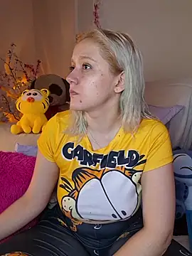 Snapshot of NaomiShimizu chatting on 11-24-25, 09:36 NaomiShimizu online show from 11-24-25, 09:36