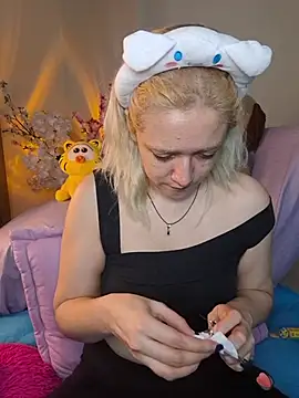 Snapshot of NaomiShimizu chatting on 12-01-25, 09:09 NaomiShimizu online show from 12-01-25, 09:09