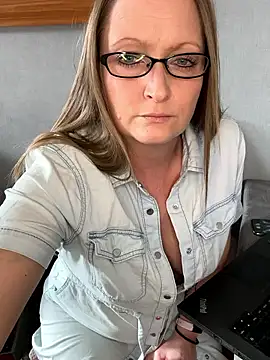 HoneyBluex online show from 02-04-26, 12:44