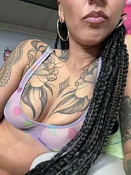 Snapshot of Nadiasexy chatting on 03-22-25, 04:47 Nadiasexy online show from 03-22-25, 04:47