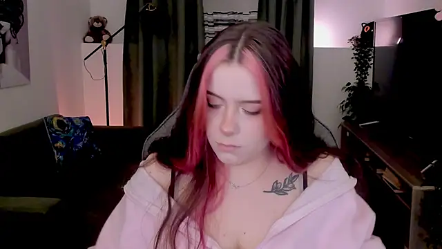 CoralineKeyns online show from 04-25-26, 03:20