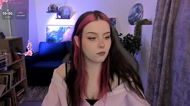 CoralineKeyns online show from 04-28-26, 02:38