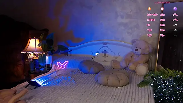 Snapshot of JulieHeets chatting on 01-03-25, 10:41 JulieHeets online show from 01-03-25, 10:41