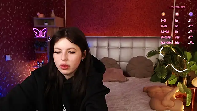 Snapshot of JulieHeets chatting on 01-30-25, 08:43 JulieHeets online show from 01-30-25, 08:43