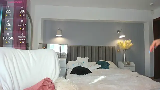 Awesome Jolie online show from 10-22-25, 06:35