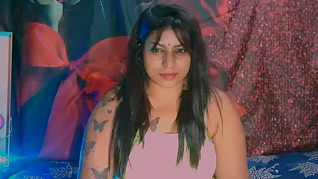 Snapshot of RoyalIndianCreamPuff chatting on 02-06-25, 06:02 RoyalIndianCreamPuff online show from 02-06-25, 06:02