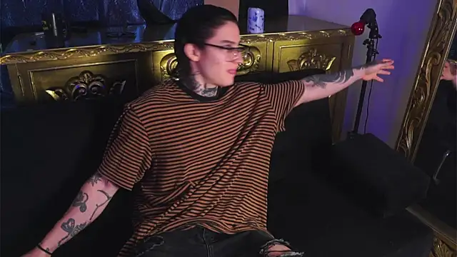 Snapshot of dantecoppolaa_ chatting on 12-23-24, 03:44 dantecoppolaa online show from 12-23-24, 03:44