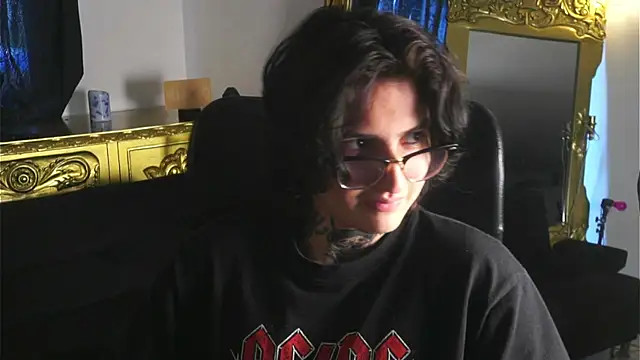 Snapshot of dantecoppolaa_ chatting on 01-06-25, 07:35 dantecoppolaa online show from 01-06-25, 07:35