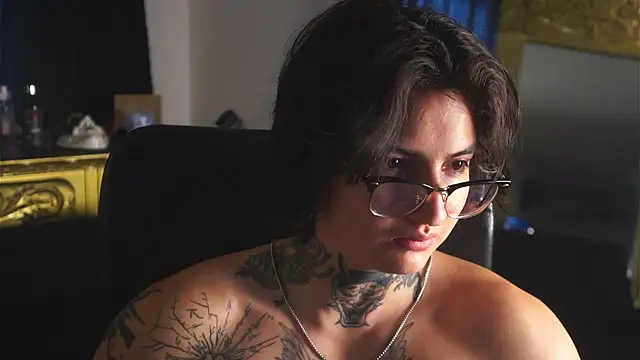 Snapshot of dantecoppolaa_ chatting on 02-21-25, 03:32 dantecoppolaa online show from 02-21-25, 03:32