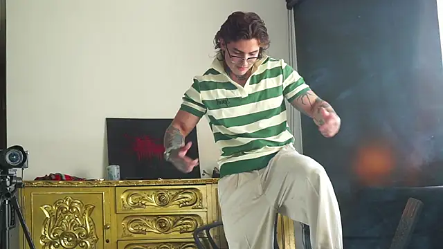 Snapshot of dantecoppolaa_ chatting on 09-21-25, 09:16 dantecoppolaa online show from 09-21-25, 09:16