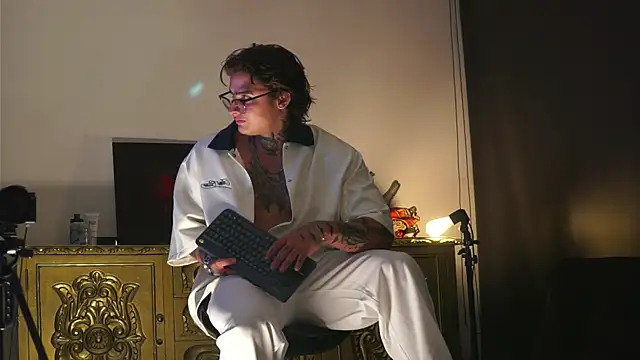 Snapshot of dantecoppolaa_ chatting on 09-26-25, 12:58 dantecoppolaa online show from 09-26-25, 12:58