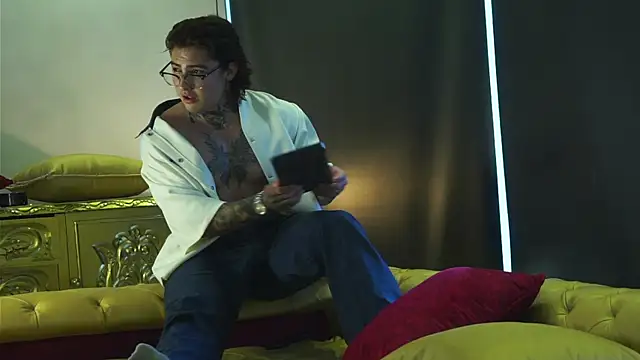 Snapshot of dantecoppolaa_ chatting on 10-05-25, 08:07 dantecoppolaa online show from 10-05-25, 08:07