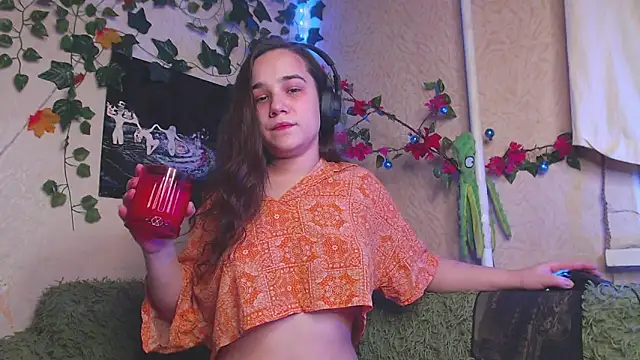 Snapshot of Tiny_Witch chatting on 11-09-25, 11:36 Tiny Witch online show from 11-09-25, 11:36