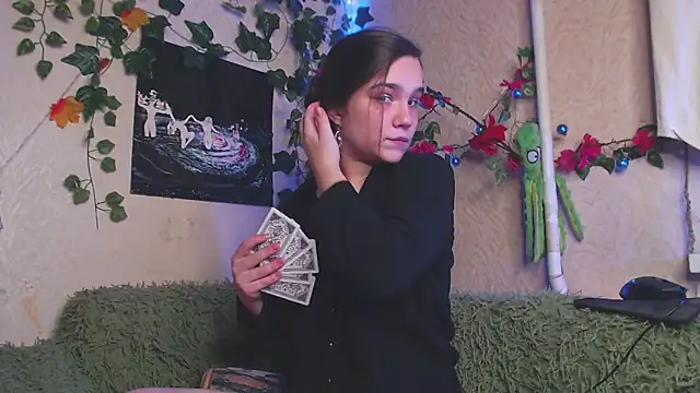 Snapshot of Tiny_Witch chatting on 11-10-25, 10:31 Tiny Witch online show from 11-10-25, 10:31