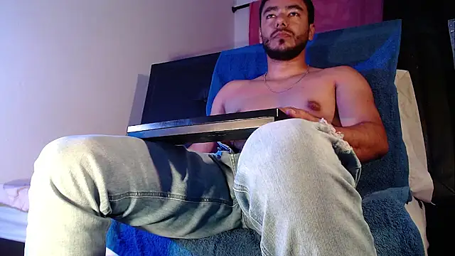 Tommhot online show from 11-12-25, 07:57