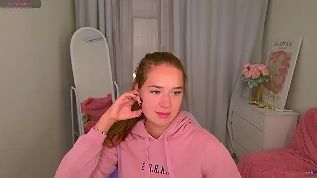 Snapshot of LovelyJessie chatting on 10-01-25, 02:12 LovelyJessie online show from 10-01-25, 02:12