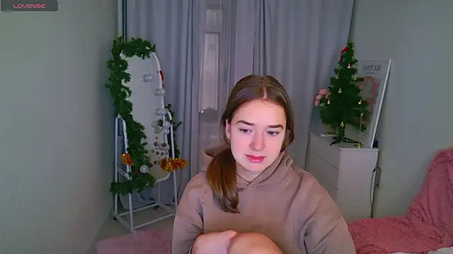 LovelyJessie online show from 12-15-25, 01:37