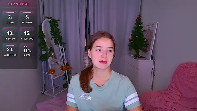 Snapshot of LovelyJessie chatting on 12-20-25, 01:40 LovelyJessie online show from 12-20-25, 01:40