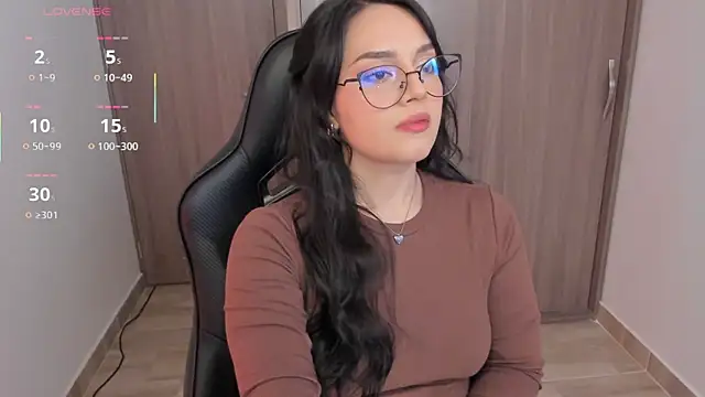 Snapshot of anaveleeez chatting on 11-19-25, 01:38 anaveleeez online show from 11-19-25, 01:38