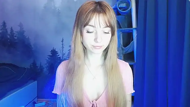 Snapshot of LuciaYoung chatting on 01-04-25, 04:11 LuciaYoung online show from 01-04-25, 04:11