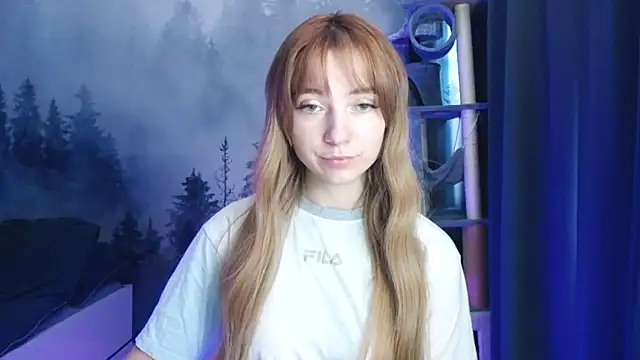 Snapshot of LuciaYoung chatting on 01-06-25, 10:35 LuciaYoung online show from 01-06-25, 10:35