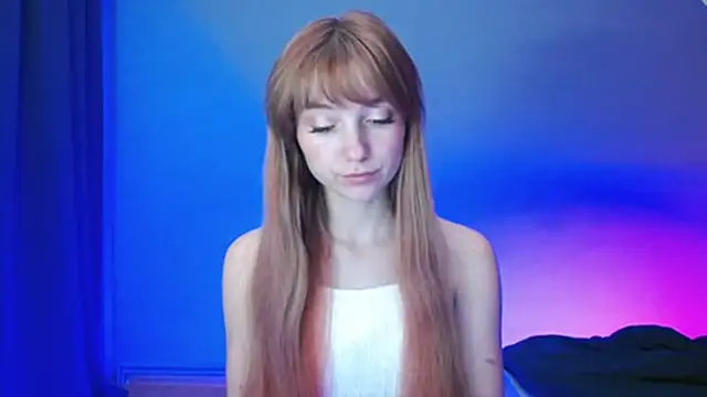 Snapshot of LuciaYoung chatting on 01-12-25, 07:10 LuciaYoung online show from 01-12-25, 07:10