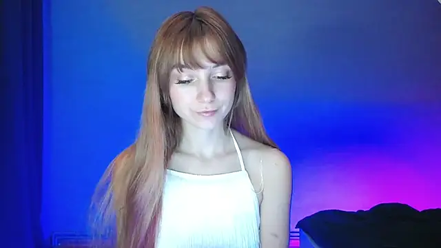 Snapshot of LuciaYoung chatting on 01-12-25, 10:12 LuciaYoung online show from 01-12-25, 10:12