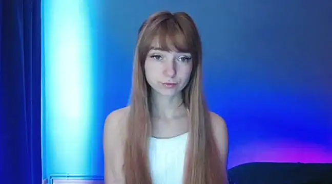 Snapshot of LuciaYoung chatting on 01-13-25, 07:11 LuciaYoung online show from 01-13-25, 07:11
