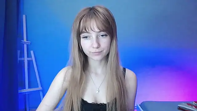 Snapshot of LuciaYoung chatting on 01-19-25, 10:17 LuciaYoung online show from 01-19-25, 10:17