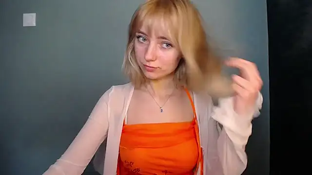 LuciaYoung online show from 03-05-26, 01:18