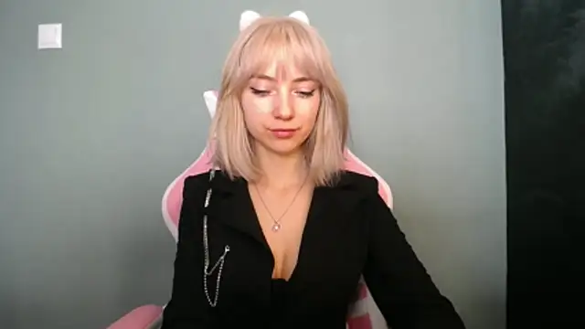 Snapshot of LuciaYoung chatting on 03-21-26, 07:57 LuciaYoung online show from 03-21-26, 07:57
